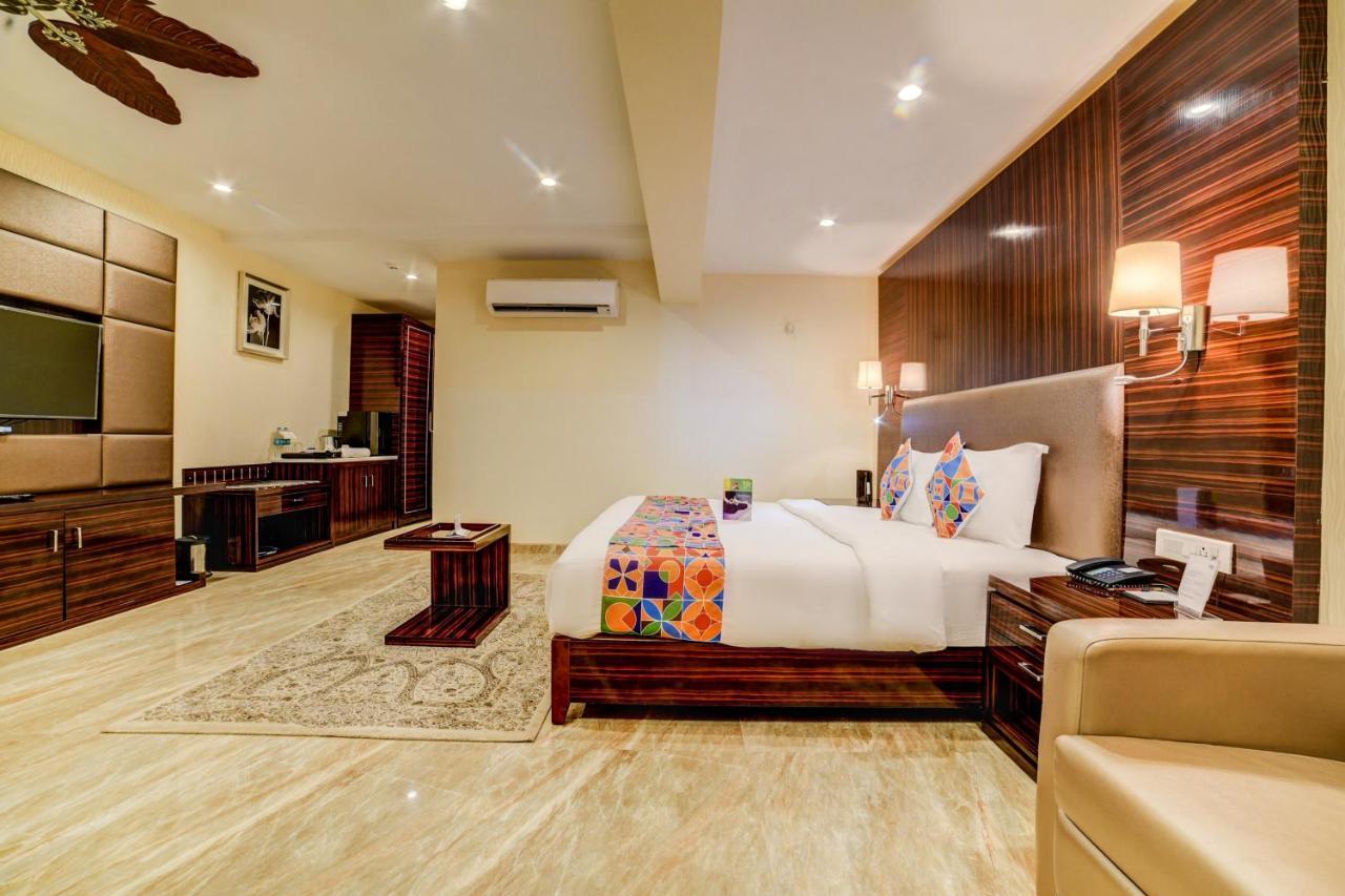 Fabhotel Prime Sarala Crown With Pool - Nr Calangute Beach Eksteriør bilde