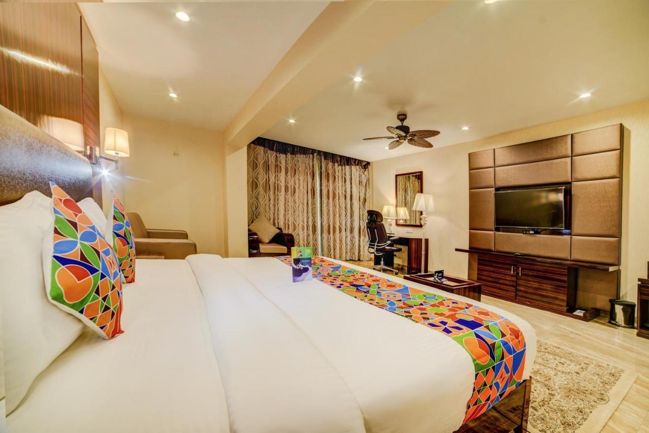 Fabhotel Prime Sarala Crown With Pool - Nr Calangute Beach Eksteriør bilde