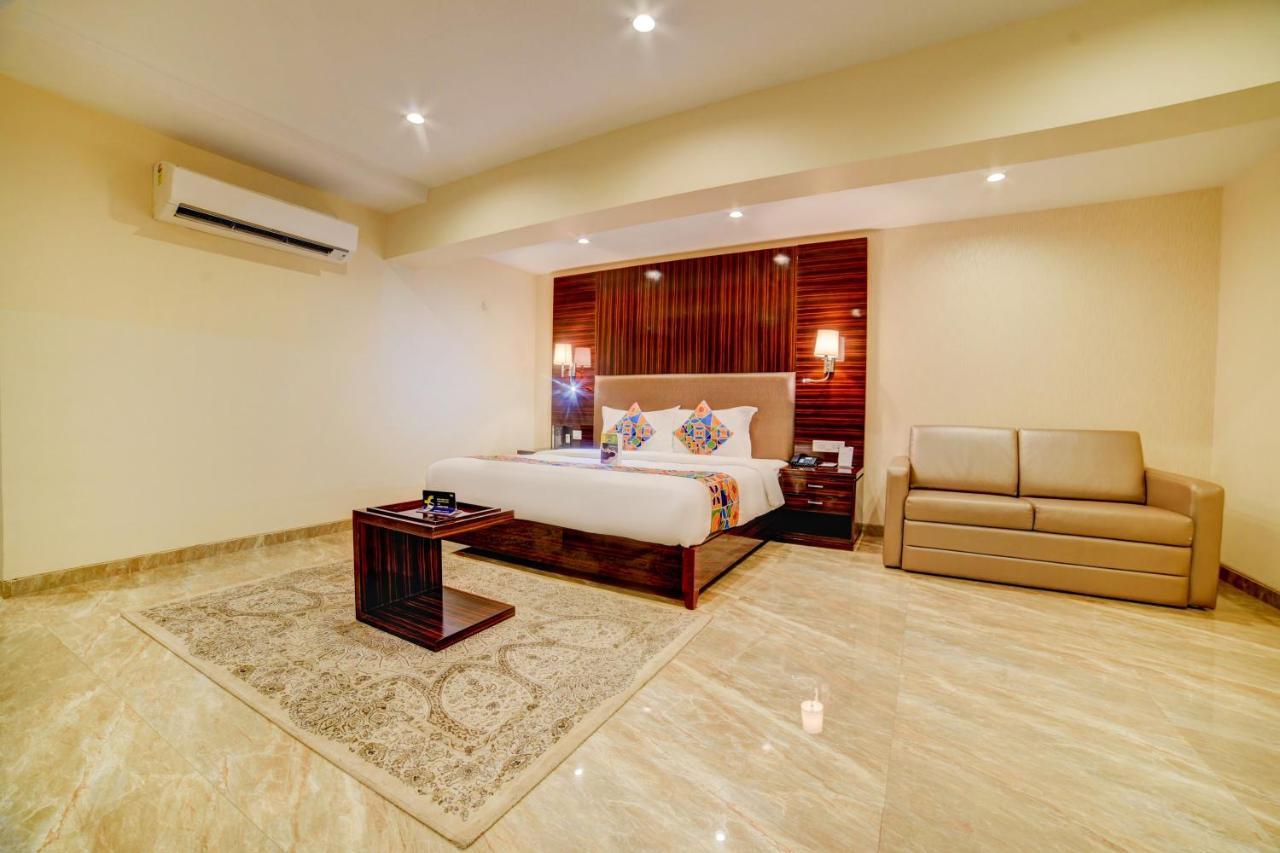 Fabhotel Prime Sarala Crown With Pool - Nr Calangute Beach Eksteriør bilde