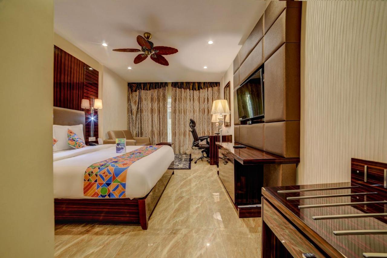 Fabhotel Prime Sarala Crown With Pool - Nr Calangute Beach Eksteriør bilde