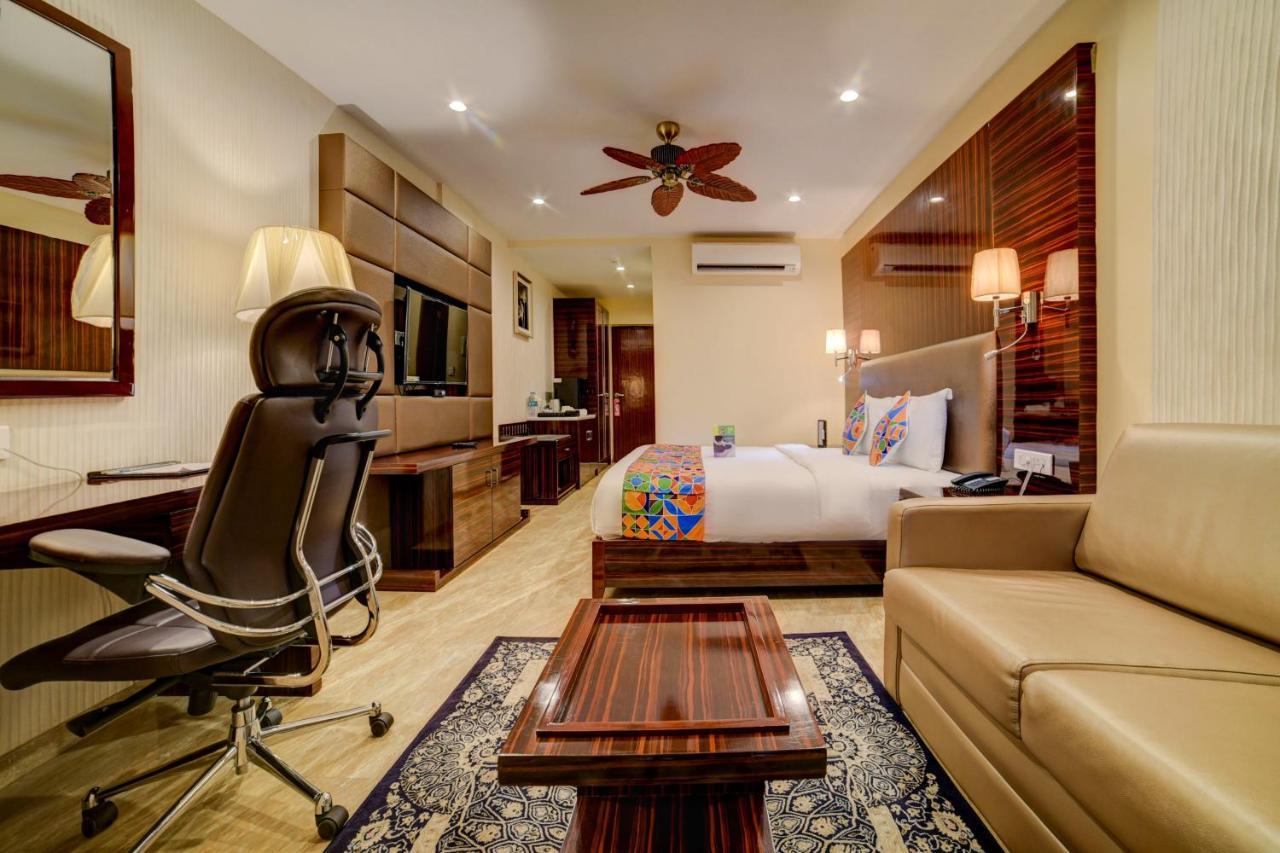 Fabhotel Prime Sarala Crown With Pool - Nr Calangute Beach Eksteriør bilde