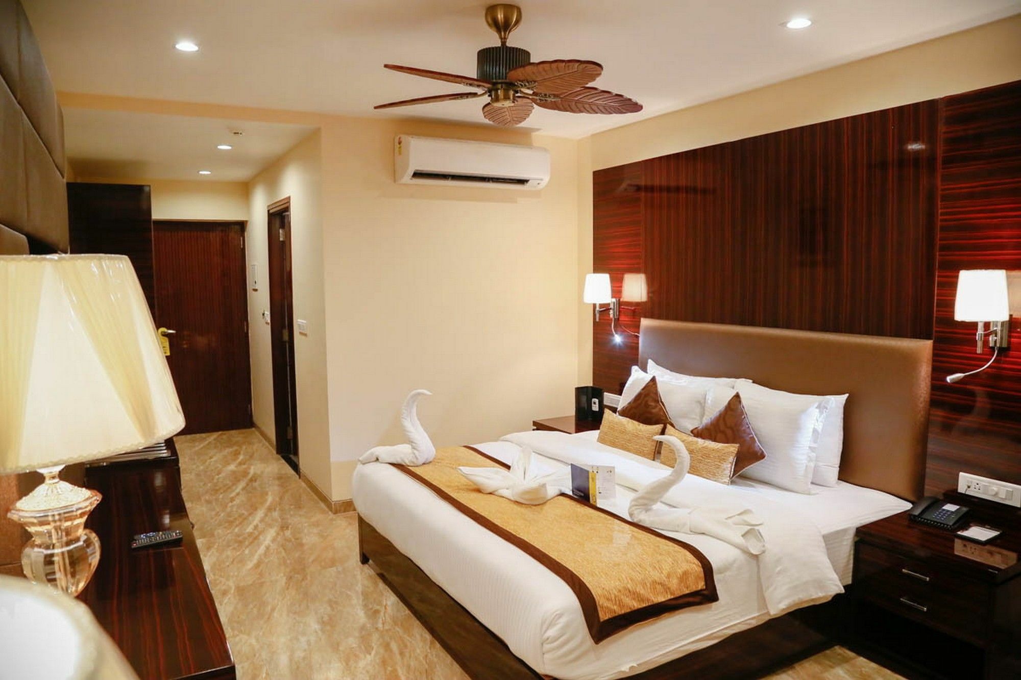 Fabhotel Prime Sarala Crown With Pool - Nr Calangute Beach Eksteriør bilde